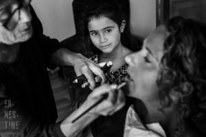 reportage de mariage préparatifs mère fille Ernestine et sa famille