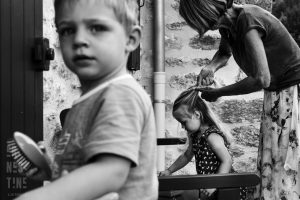 reportage de mariage préparatifs Ernestine et sa famille